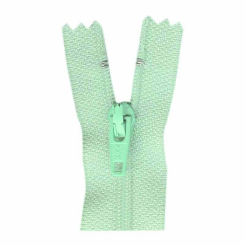 General Purpose Lightweight Close End Zipper 55cm (22″) - Spring Green