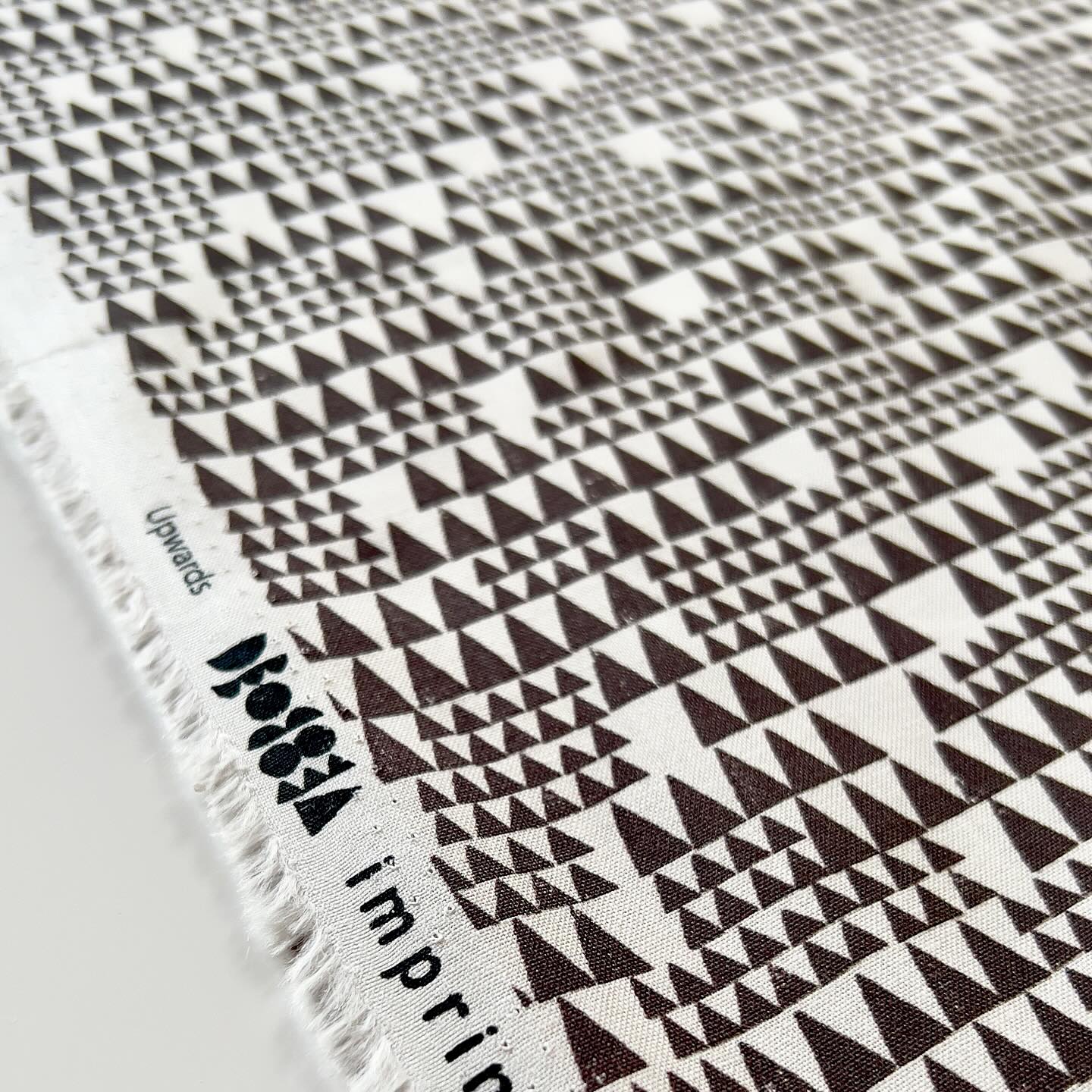 Upwards - Grey - Imprint - GOTS Organic Cotton