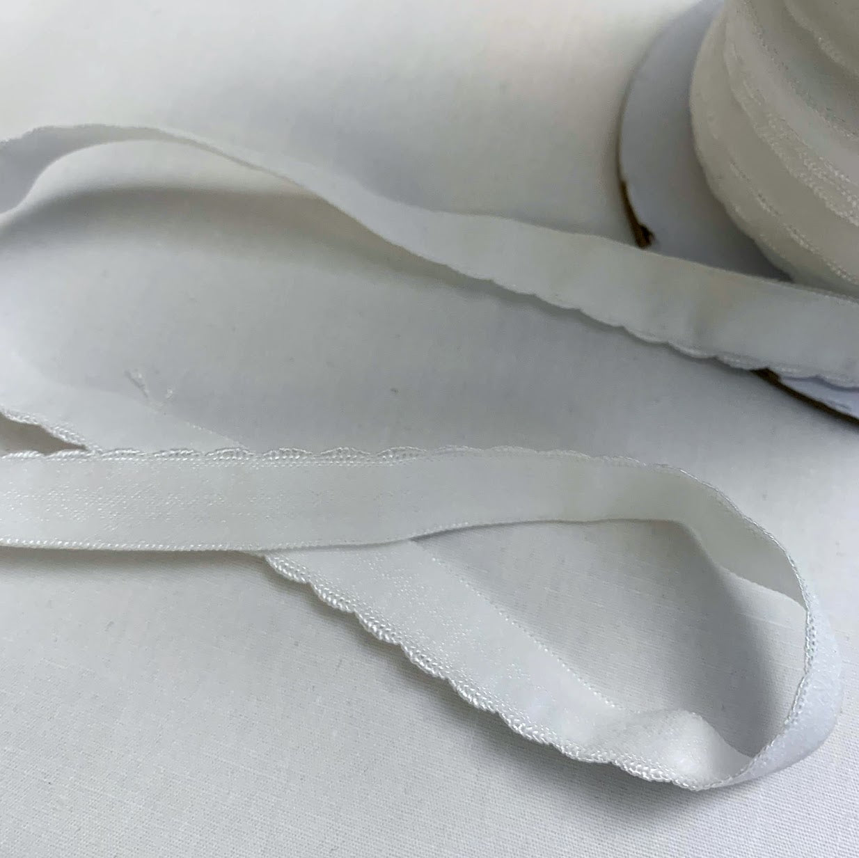 1/2 (12mm) Pre-Folded Scalloped Matte White Elastic