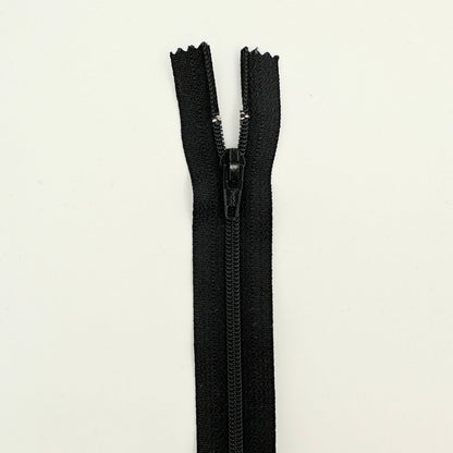 Lightweight Close-End Zipper #3 53cm (21") - Black