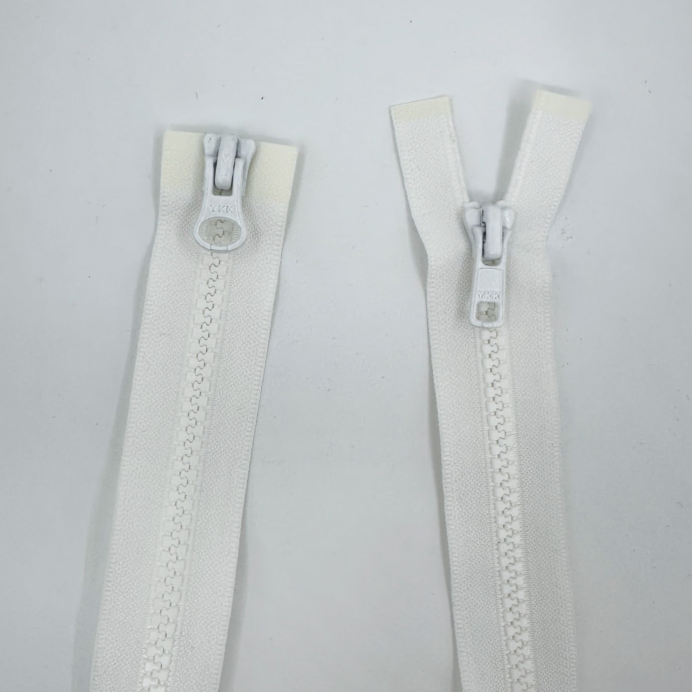 Two Way Separating Zipper - Light Weight #5 Plastic Coil 76cm (32") - White