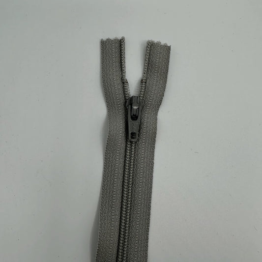Lightweight Close-End Zipper #3 43cm (17") - Grey