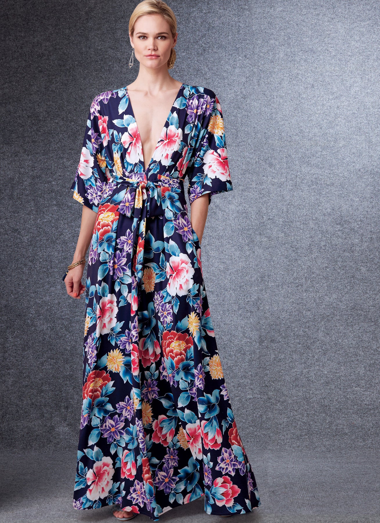 Vogue V1735 - Misses Dress  (XS-S-M Misses)