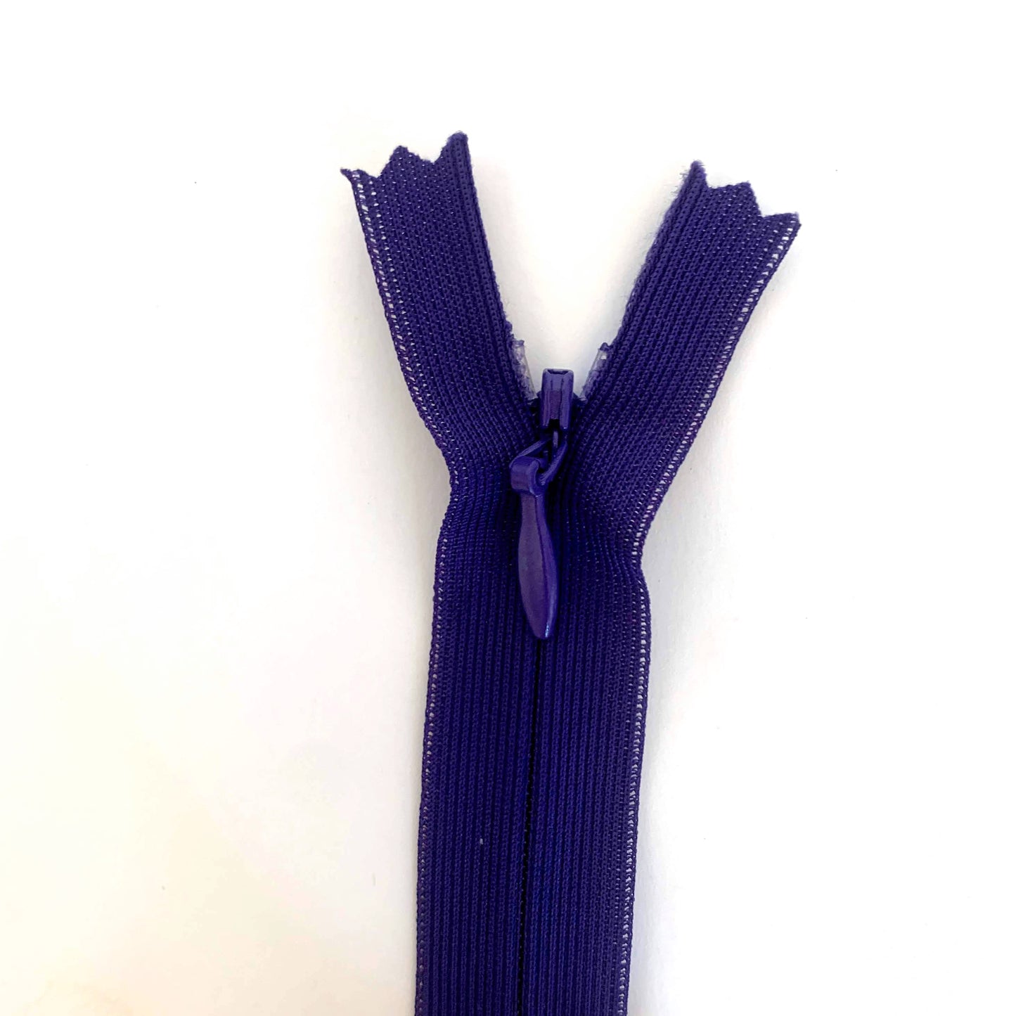 Invisible Closed End Zipper 60cm (24″) - Purple